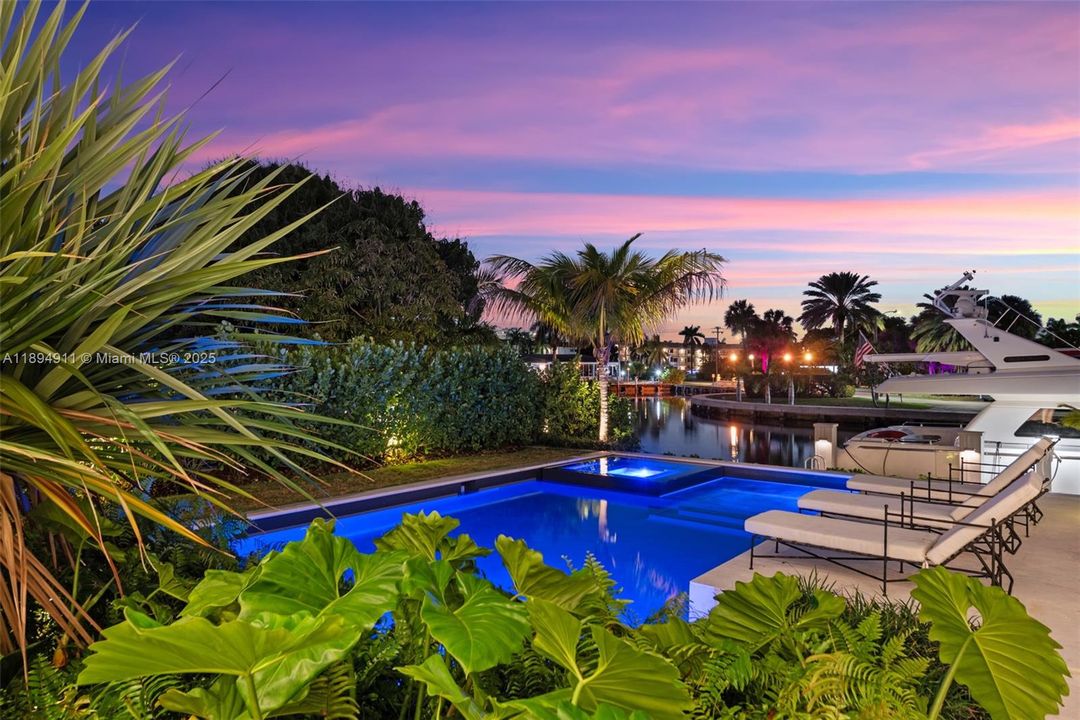 For Sale: $8,995,000 (7 beds, 7 baths, 6230 Square Feet)