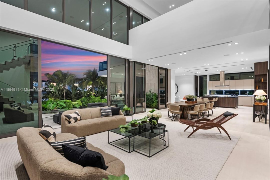 For Sale: $8,995,000 (7 beds, 7 baths, 6230 Square Feet)