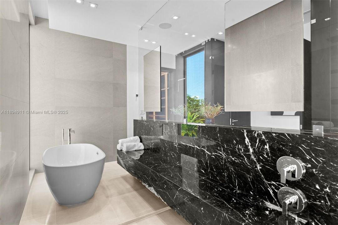 For Sale: $8,995,000 (7 beds, 7 baths, 6230 Square Feet)