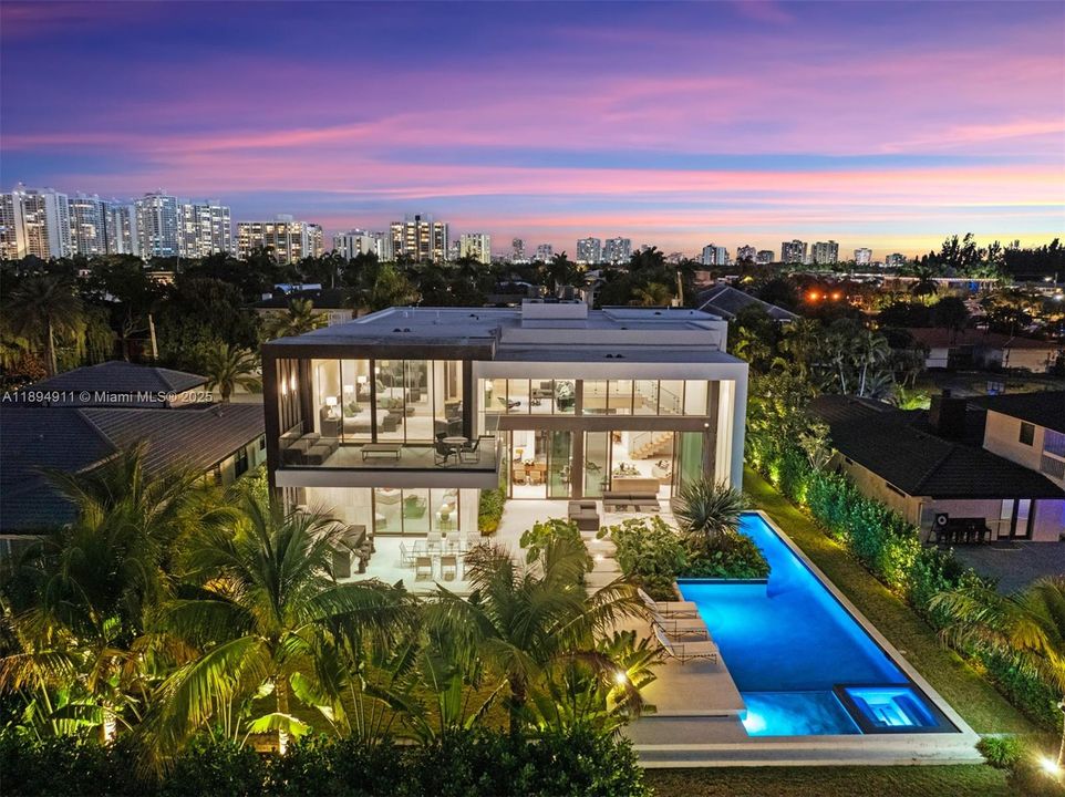 For Sale: $8,995,000 (7 beds, 7 baths, 6230 Square Feet)