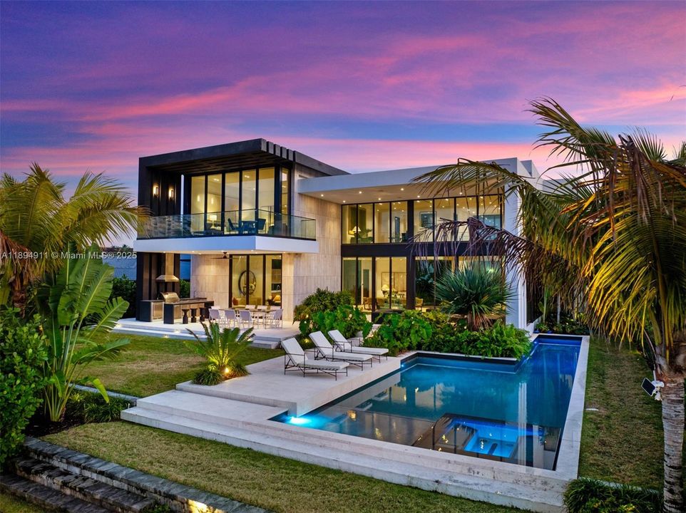 For Sale: $8,995,000 (7 beds, 7 baths, 6230 Square Feet)