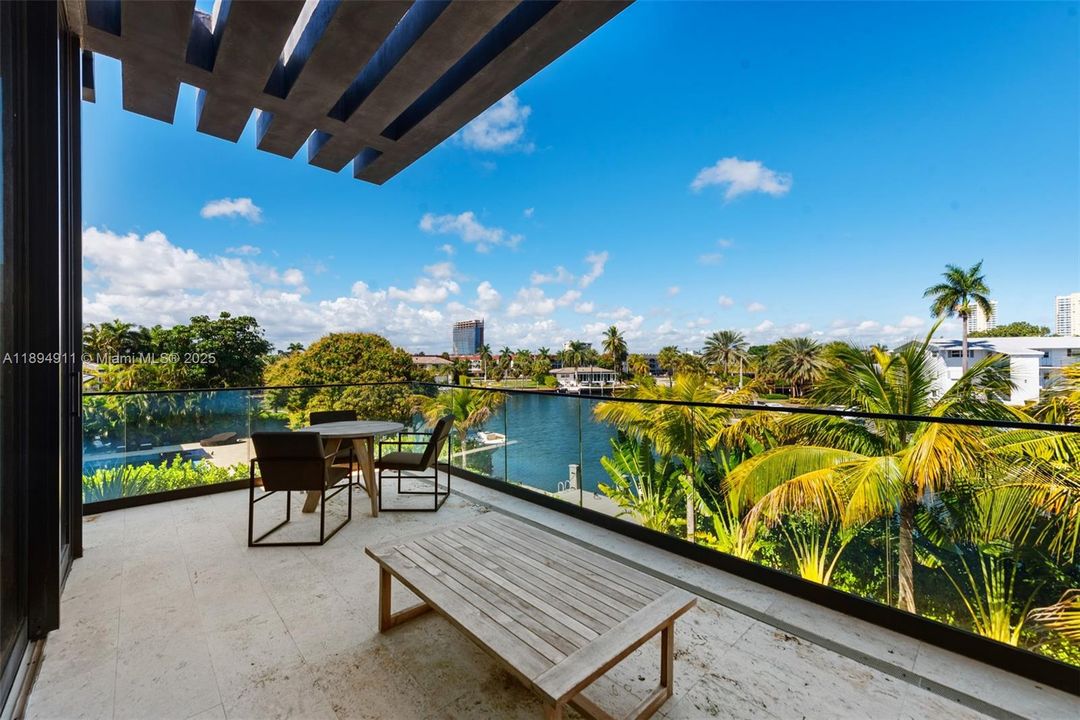 For Sale: $8,995,000 (7 beds, 7 baths, 6230 Square Feet)