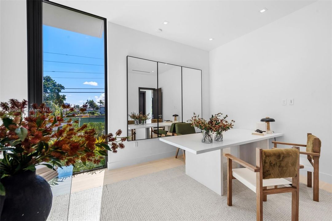 For Sale: $8,995,000 (7 beds, 7 baths, 6230 Square Feet)