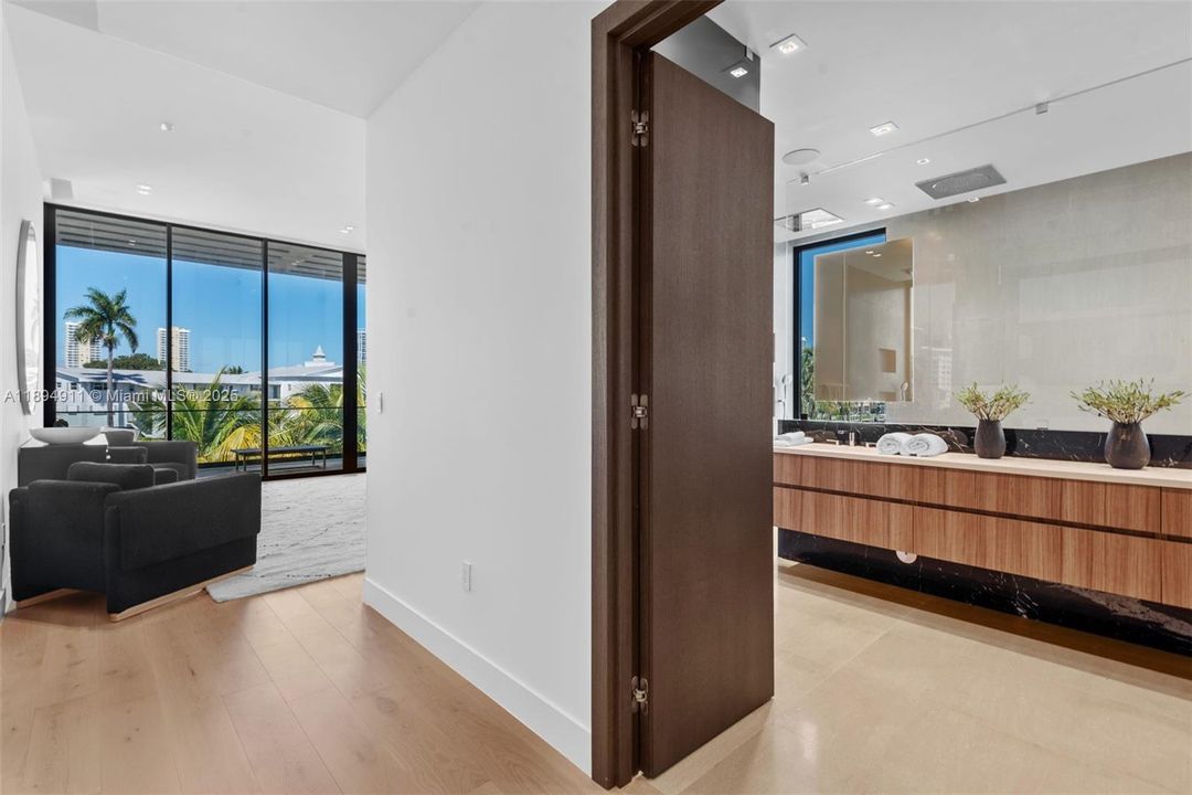 For Sale: $8,995,000 (7 beds, 7 baths, 6230 Square Feet)