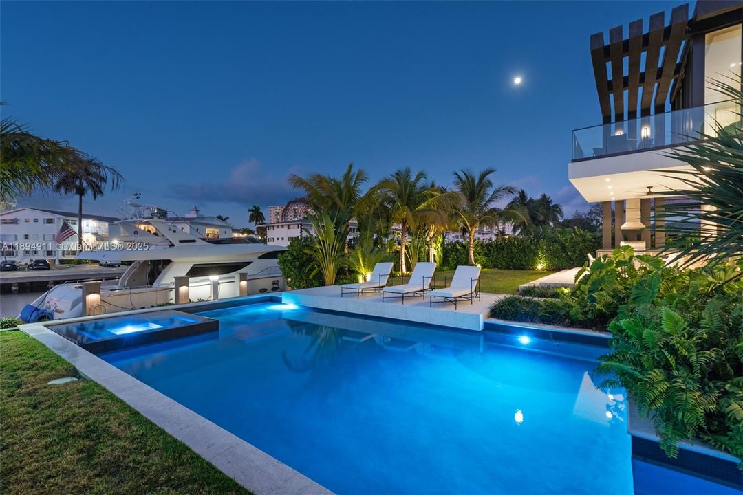 For Sale: $8,995,000 (7 beds, 7 baths, 6230 Square Feet)