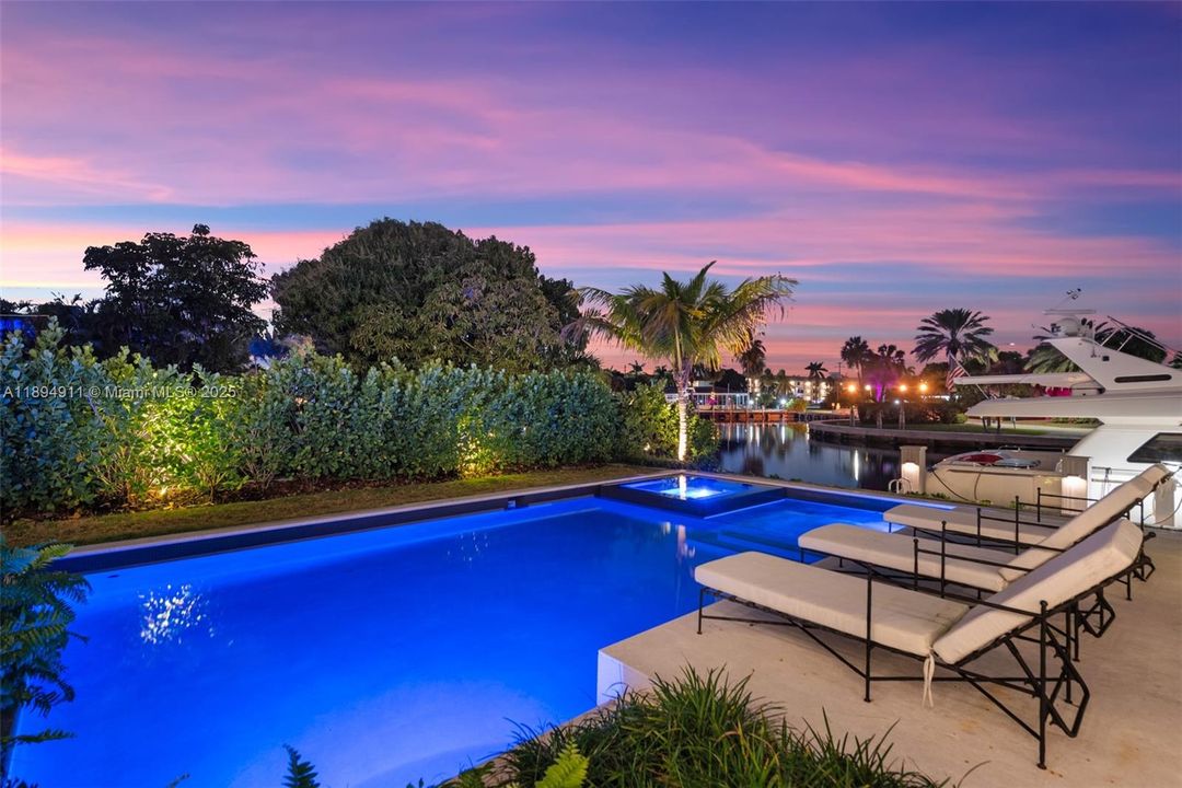 For Sale: $8,995,000 (7 beds, 7 baths, 6230 Square Feet)