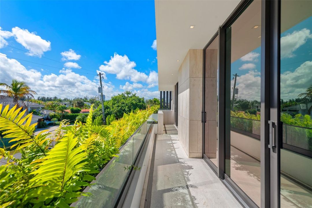 For Sale: $8,995,000 (7 beds, 7 baths, 6230 Square Feet)