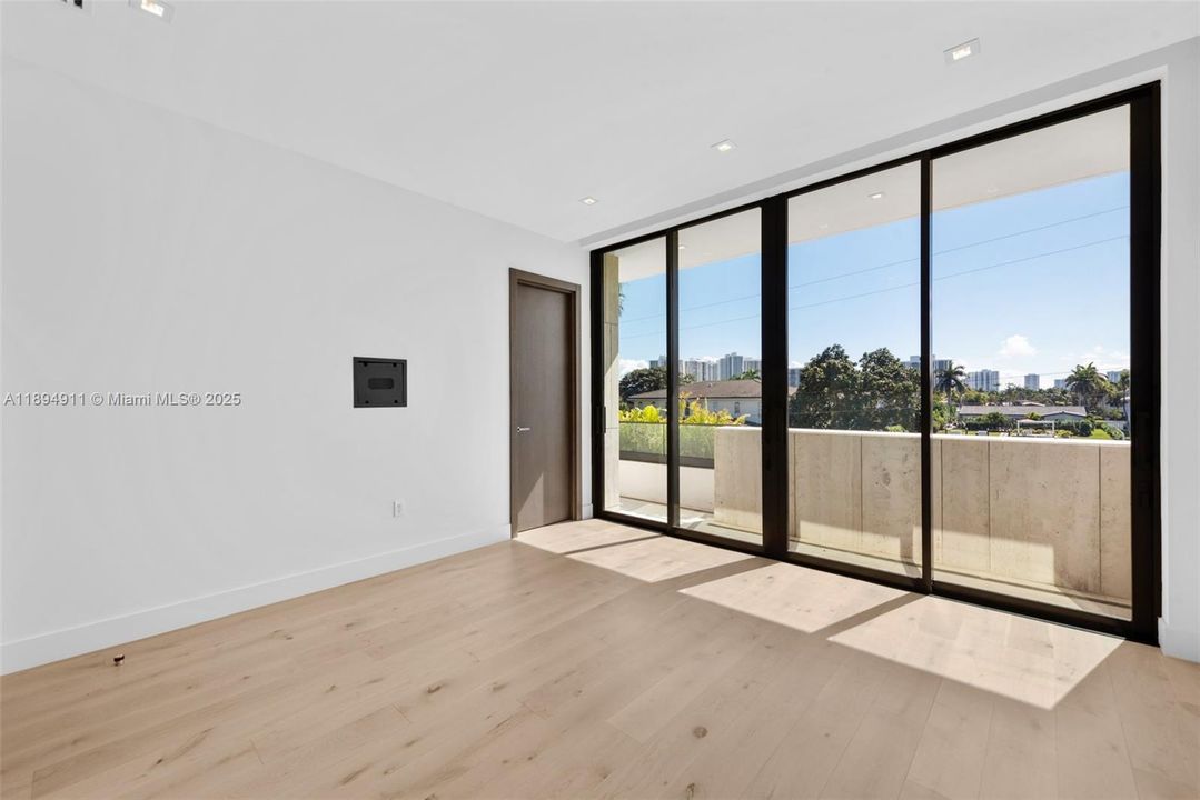 For Sale: $8,995,000 (7 beds, 7 baths, 6230 Square Feet)