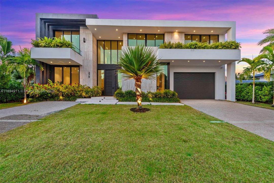 For Sale: $8,995,000 (7 beds, 7 baths, 6230 Square Feet)