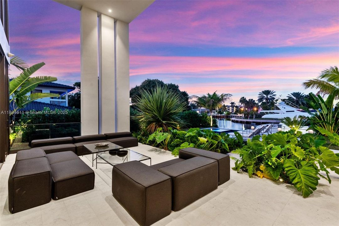 For Sale: $8,995,000 (7 beds, 7 baths, 6230 Square Feet)