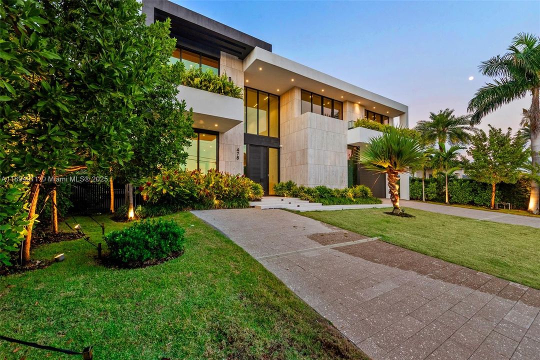 For Sale: $8,995,000 (7 beds, 7 baths, 6230 Square Feet)