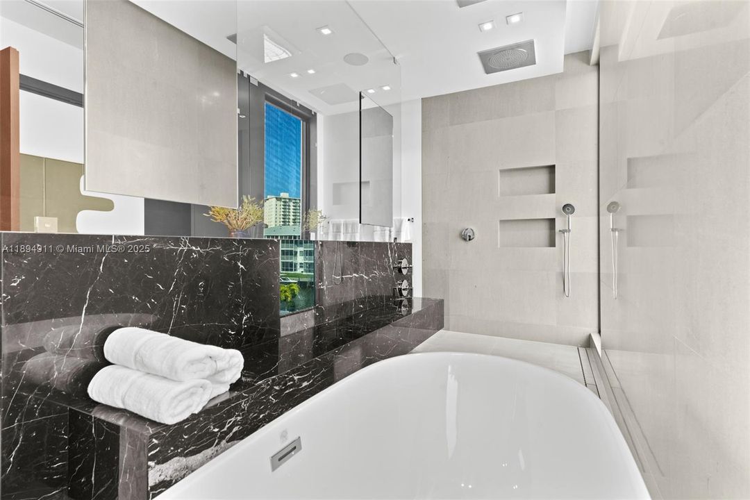 For Sale: $8,995,000 (7 beds, 7 baths, 6230 Square Feet)