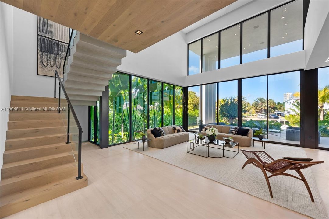 For Sale: $8,995,000 (7 beds, 7 baths, 6230 Square Feet)