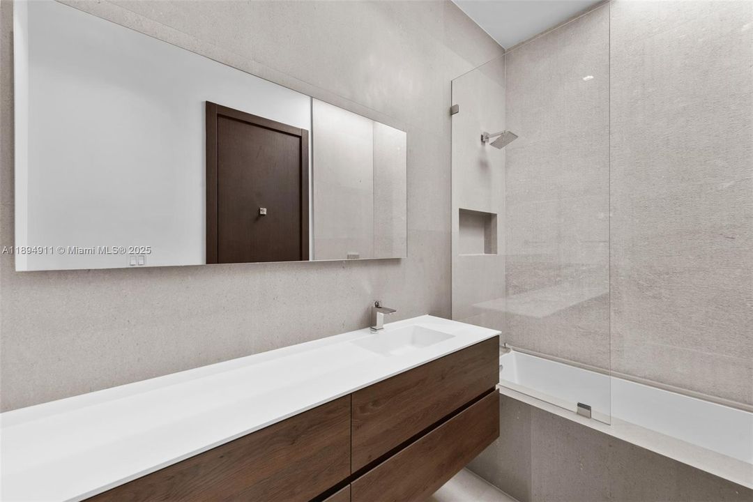 For Sale: $8,995,000 (7 beds, 7 baths, 6230 Square Feet)