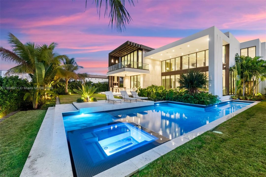 For Sale: $8,995,000 (7 beds, 7 baths, 6230 Square Feet)