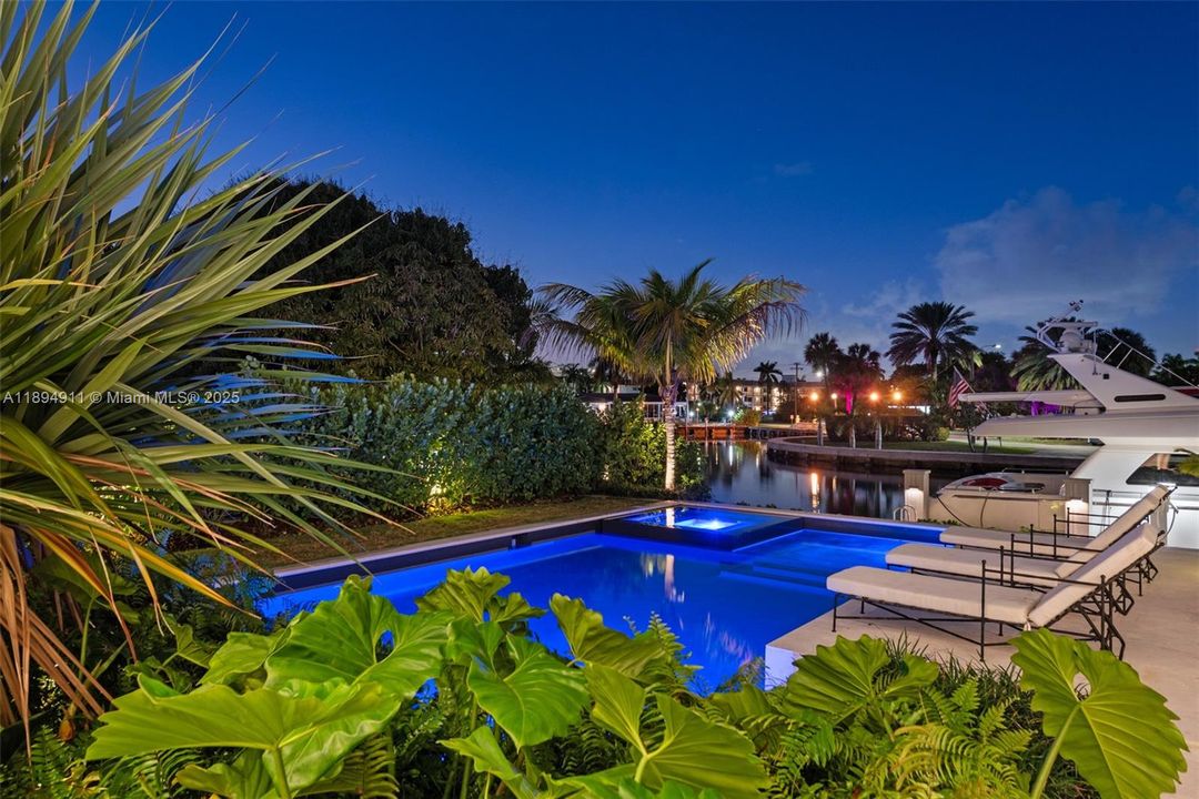 For Sale: $8,995,000 (7 beds, 7 baths, 6230 Square Feet)