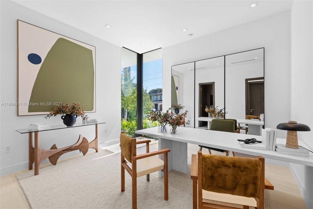 For Sale: $8,995,000 (7 beds, 7 baths, 6230 Square Feet)