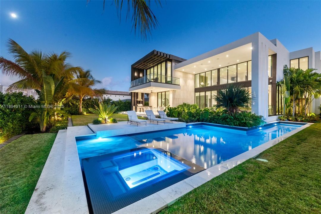 For Sale: $8,995,000 (7 beds, 7 baths, 6230 Square Feet)