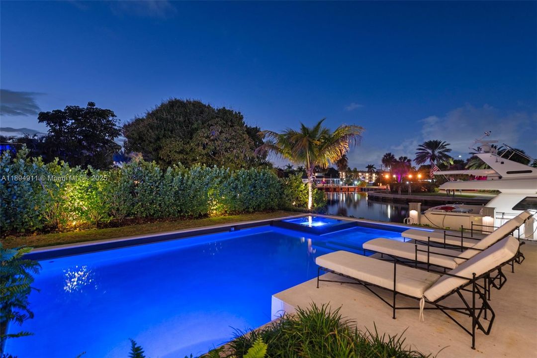 For Sale: $8,995,000 (7 beds, 7 baths, 6230 Square Feet)