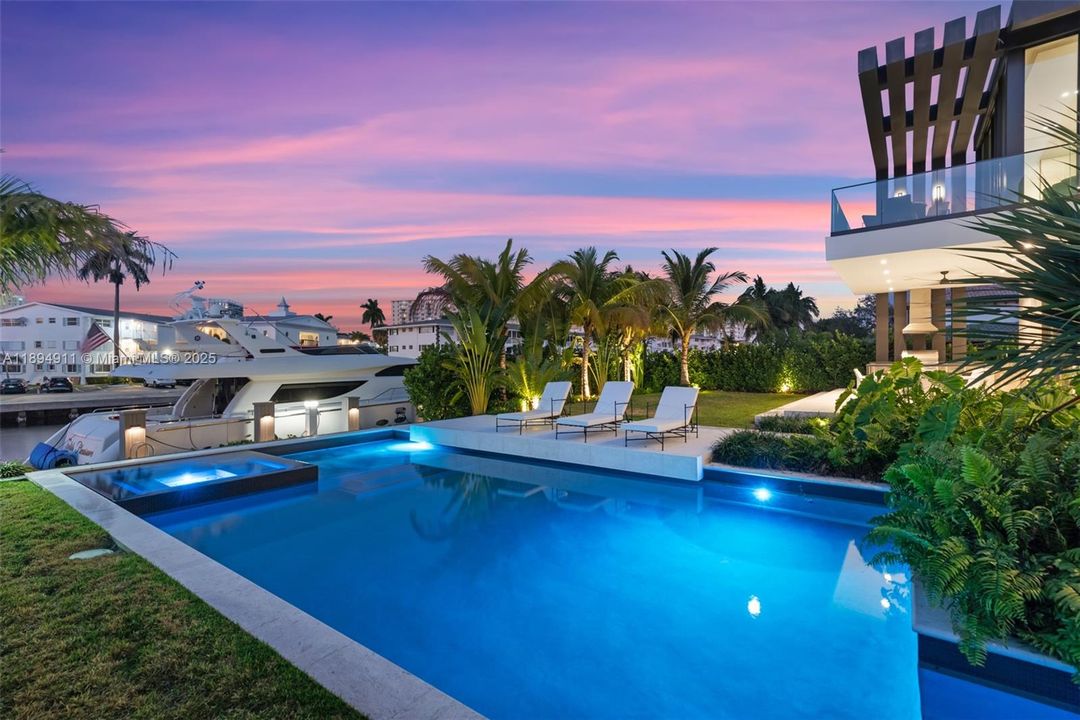 For Sale: $8,995,000 (7 beds, 7 baths, 6230 Square Feet)