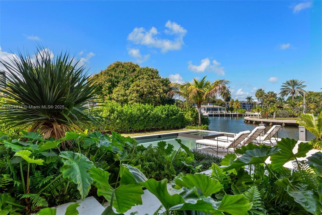 For Sale: $8,995,000 (7 beds, 7 baths, 6230 Square Feet)