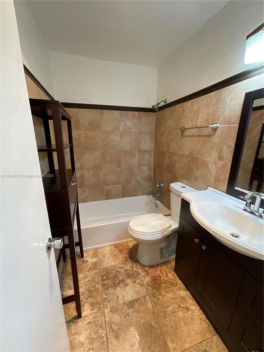 Active With Contract: $155,000 (1 beds, 1 baths, 650 Square Feet)