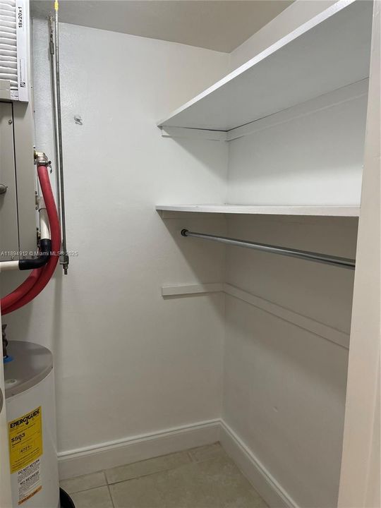 Active With Contract: $155,000 (1 beds, 1 baths, 650 Square Feet)