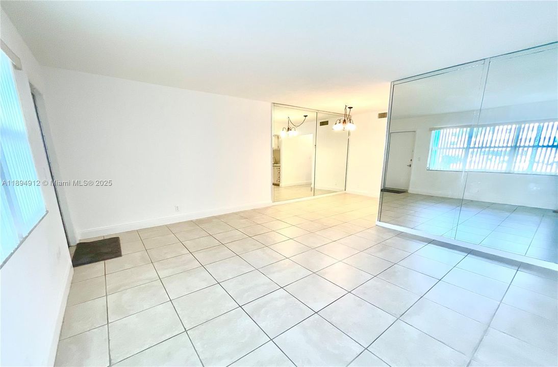 Active With Contract: $155,000 (1 beds, 1 baths, 650 Square Feet)
