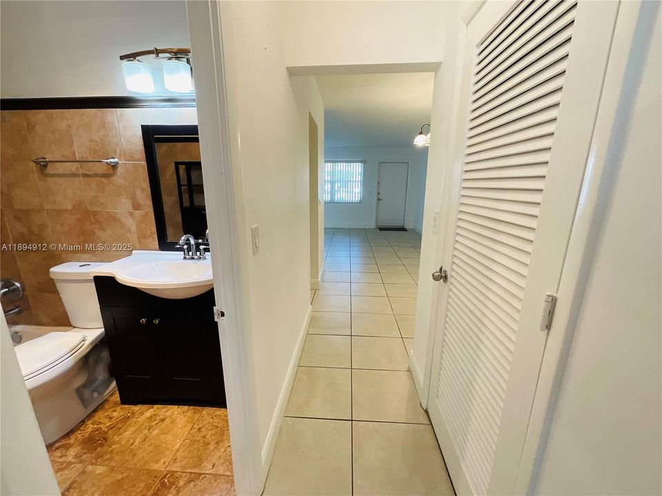 Active With Contract: $155,000 (1 beds, 1 baths, 650 Square Feet)