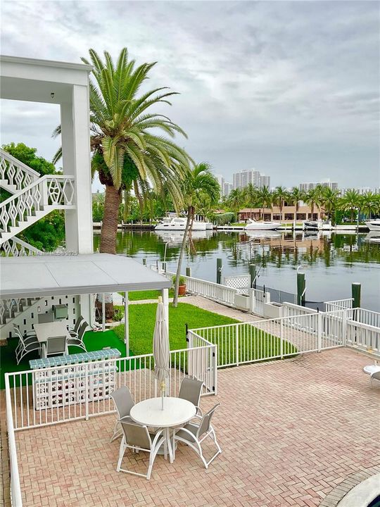 Active With Contract: $155,000 (1 beds, 1 baths, 650 Square Feet)