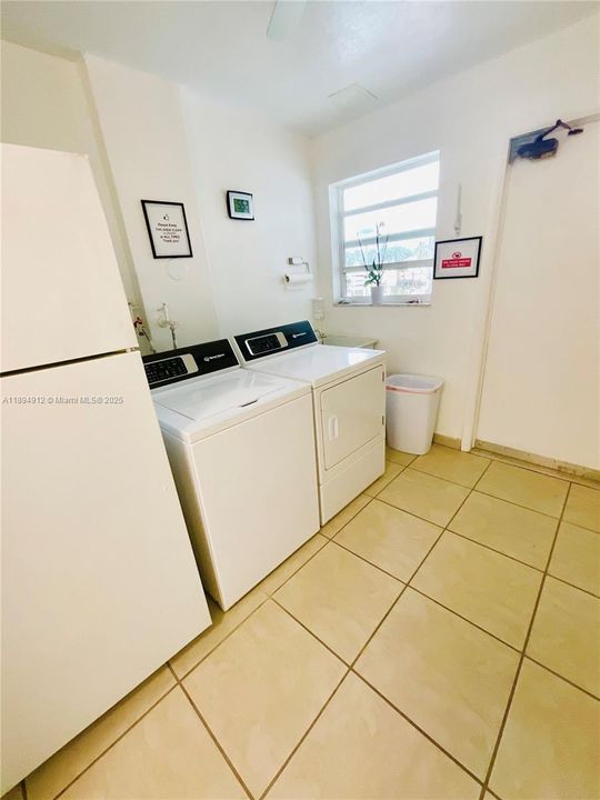 Active With Contract: $155,000 (1 beds, 1 baths, 650 Square Feet)