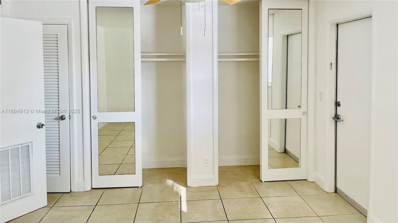 Active With Contract: $155,000 (1 beds, 1 baths, 650 Square Feet)