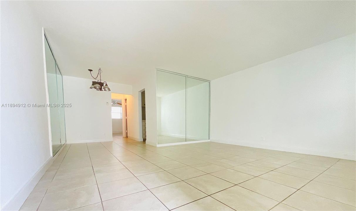 Active With Contract: $155,000 (1 beds, 1 baths, 650 Square Feet)