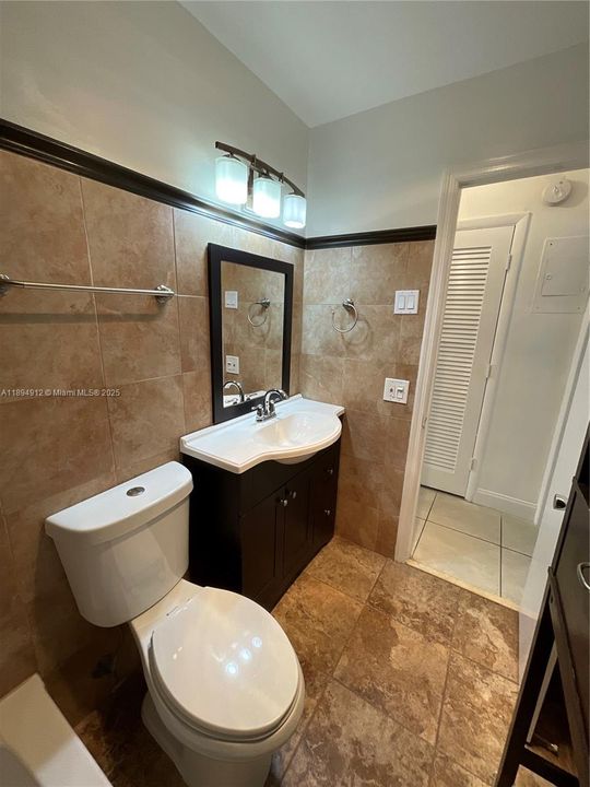 Active With Contract: $155,000 (1 beds, 1 baths, 650 Square Feet)