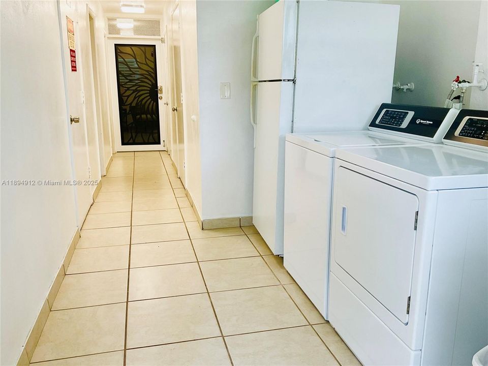 Active With Contract: $155,000 (1 beds, 1 baths, 650 Square Feet)