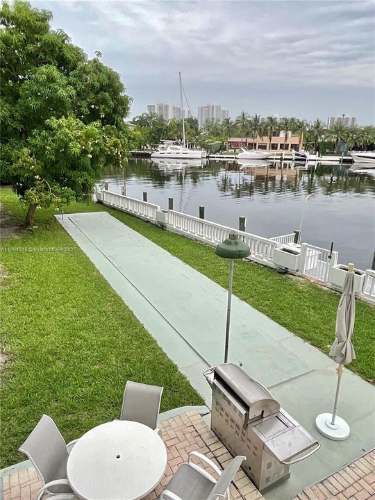 Active With Contract: $155,000 (1 beds, 1 baths, 650 Square Feet)