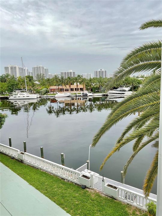 Active With Contract: $155,000 (1 beds, 1 baths, 650 Square Feet)