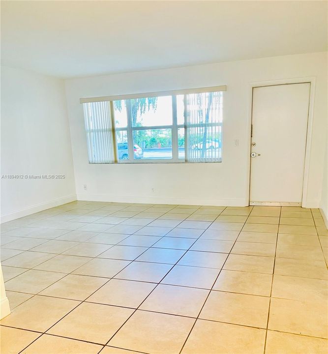 Active With Contract: $155,000 (1 beds, 1 baths, 650 Square Feet)