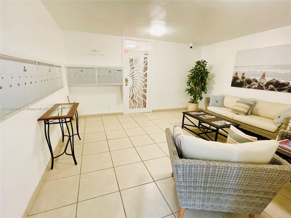 Active With Contract: $155,000 (1 beds, 1 baths, 650 Square Feet)