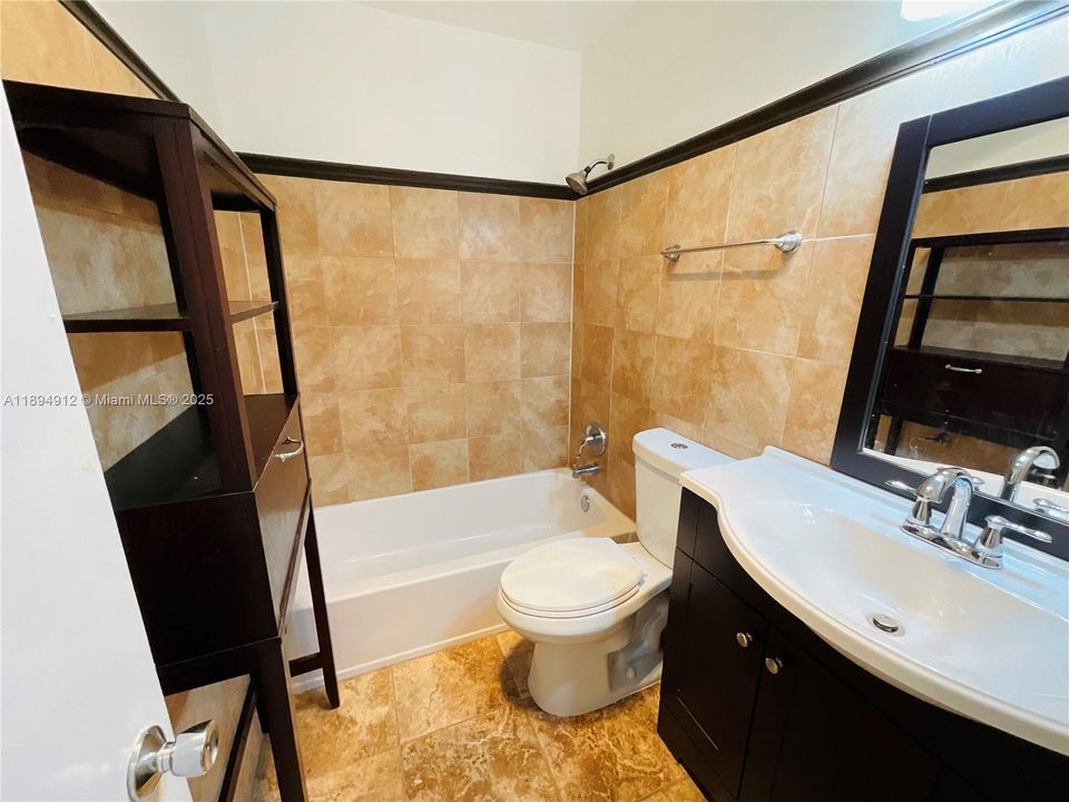 Active With Contract: $155,000 (1 beds, 1 baths, 650 Square Feet)