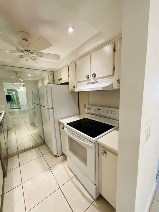 Active With Contract: $155,000 (1 beds, 1 baths, 650 Square Feet)