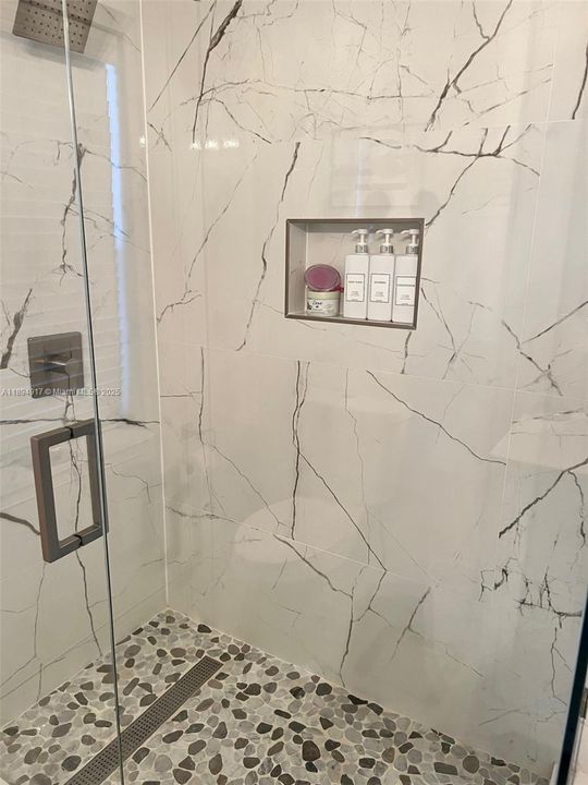 Activo con contrato: $2,985 (3 camas, 2 baños, 1496 Pies cuadrados)