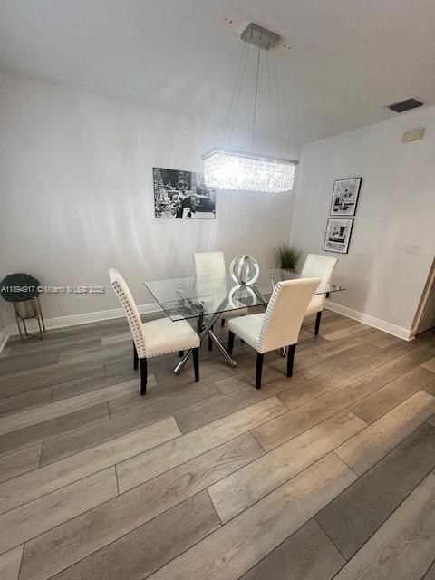 Activo con contrato: $2,985 (3 camas, 2 baños, 1496 Pies cuadrados)