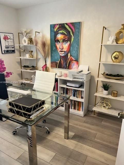 Activo con contrato: $2,985 (3 camas, 2 baños, 1496 Pies cuadrados)