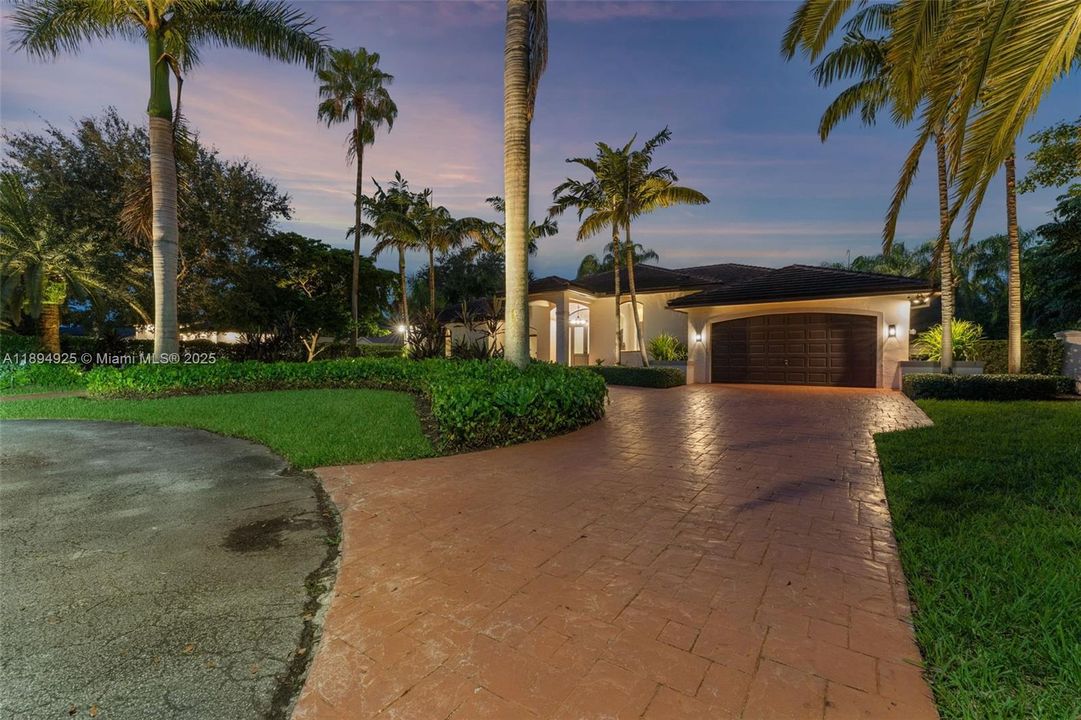 For Sale: $1,625,000 (4 beds, 3 baths, 3129 Square Feet)