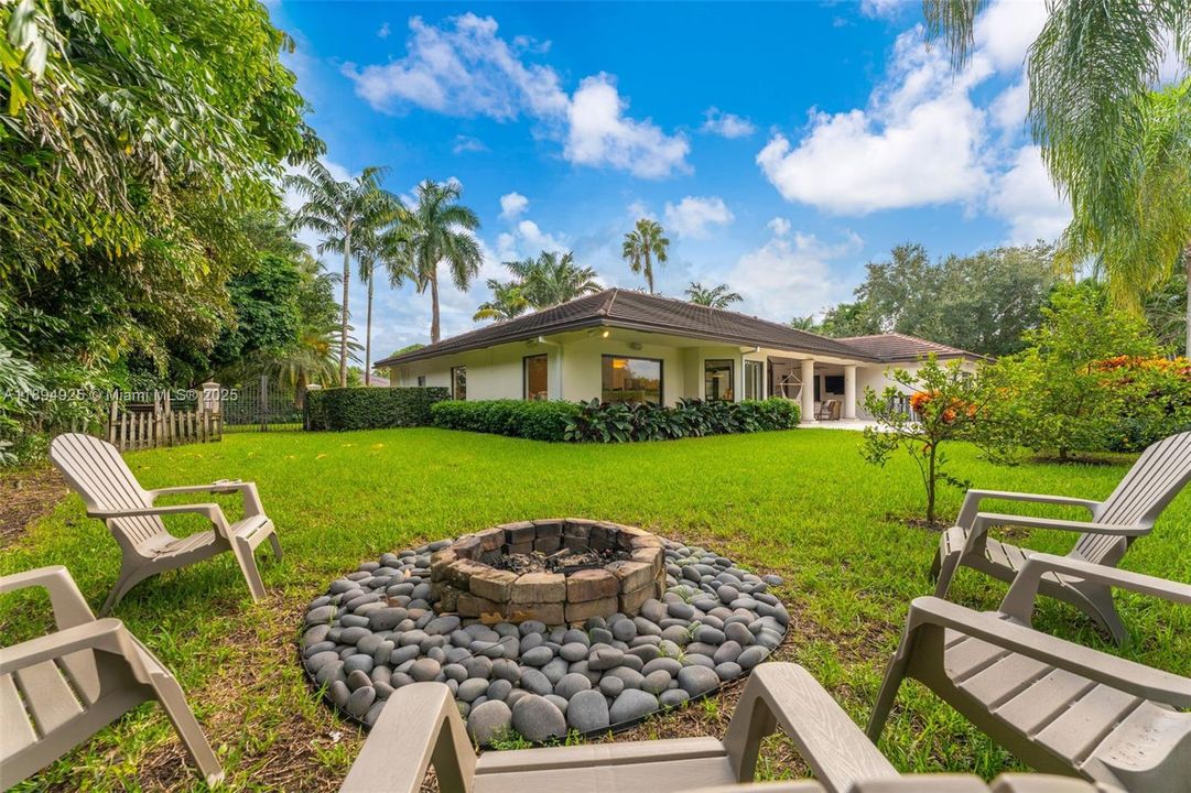 For Sale: $1,625,000 (4 beds, 3 baths, 3129 Square Feet)