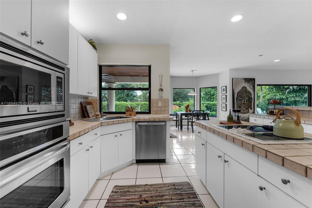 For Sale: $1,625,000 (4 beds, 3 baths, 3129 Square Feet)