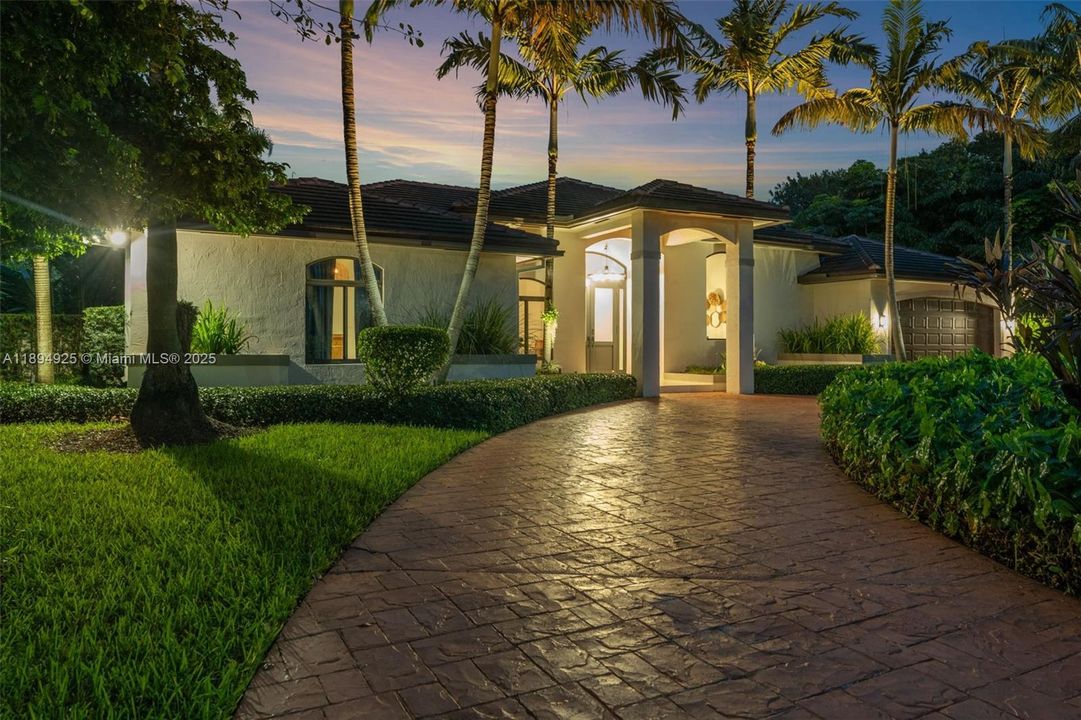 For Sale: $1,625,000 (4 beds, 3 baths, 3129 Square Feet)