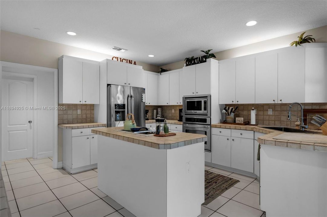 For Sale: $1,625,000 (4 beds, 3 baths, 3129 Square Feet)