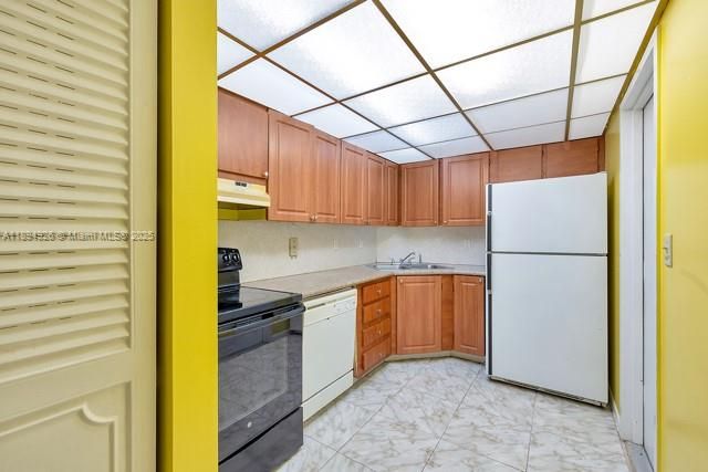 合同活跃: $140,000 (1 贝兹, 1 浴室, 760 平方英尺)